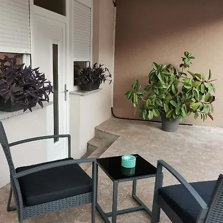 Charlie Apartment *