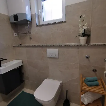 Charlie Apartment *